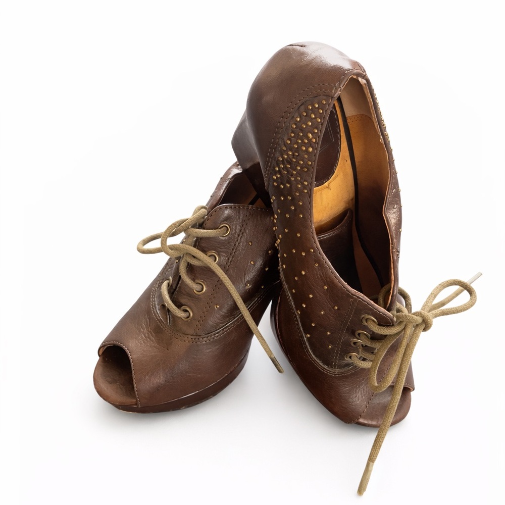 Frye Leather Studded Peep-Toe Oxford Shoes β Brown
